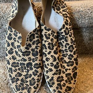 Ilse Jacobsen Leopard Print Slip-On Flats in Tan and Black size 38